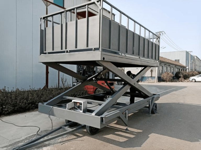 Individuelle mobile Scherenhebebühne für den sicheren und effizienten Schweinetransport in der Schweinezucht